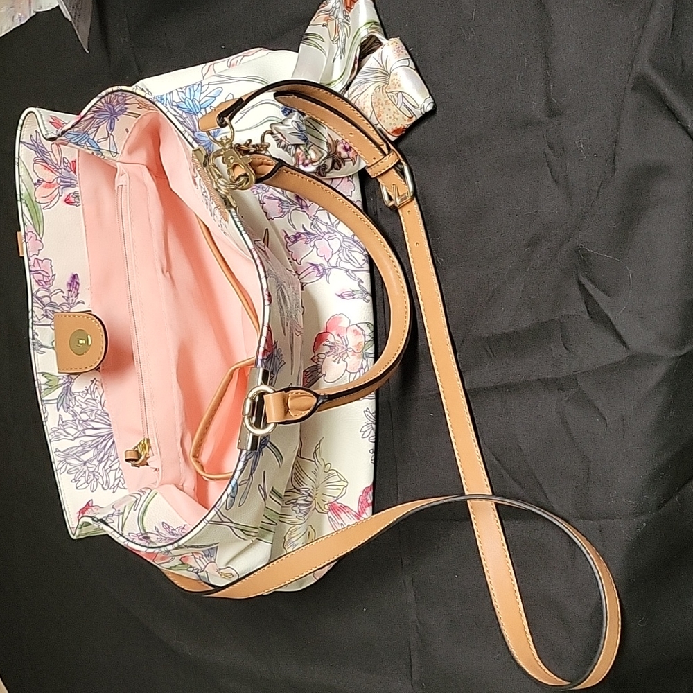 Apt 9 Purse